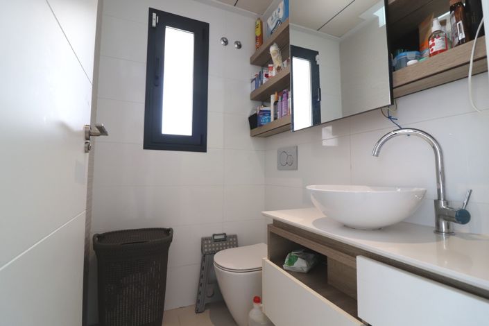 Image No.23-4 Bed Semi-Detached for sale