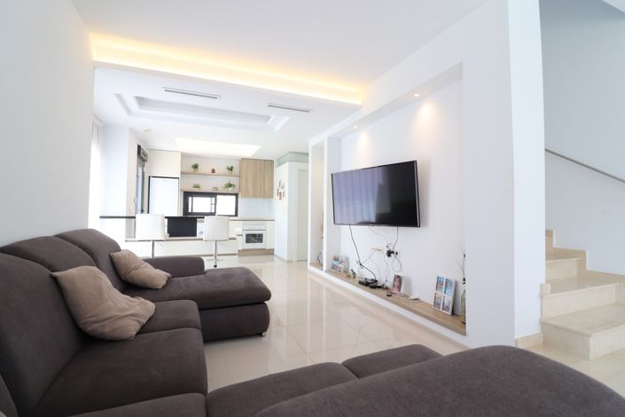 Image No.5-4 Bed Semi-Detached for sale