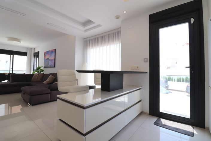 Image No.6-4 Bed Semi-Detached for sale