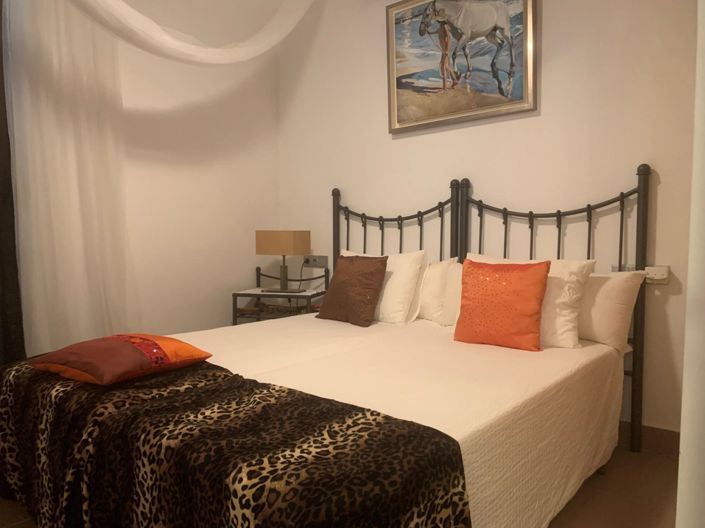 Image No.9-2 Bed Townhouse for sale