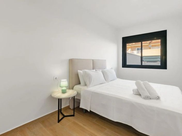 Image No.11-3 Bed Townhouse for sale