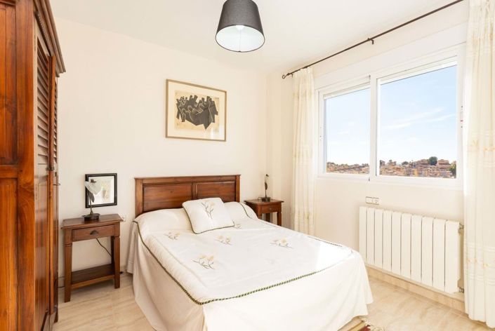 Image No.10-3 Bed Townhouse for sale