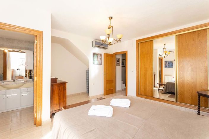 Image No.18-3 Bed Townhouse for sale