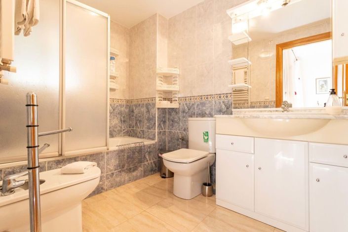 Image No.20-3 Bed Townhouse for sale