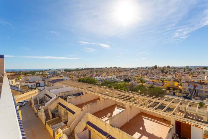 Image No.26-3 Bed Townhouse for sale