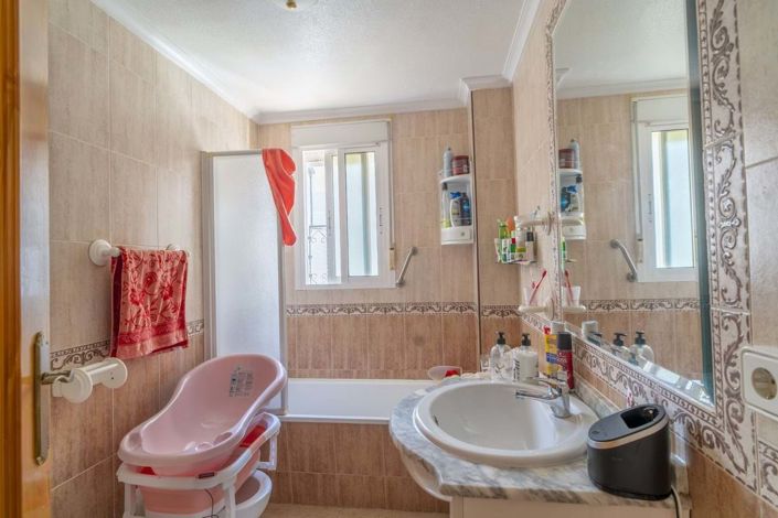 Image No.13-3 Bed Townhouse for sale