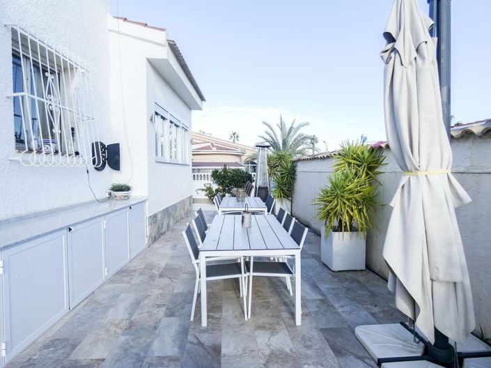 Image No.44-5 Bed Villa for sale