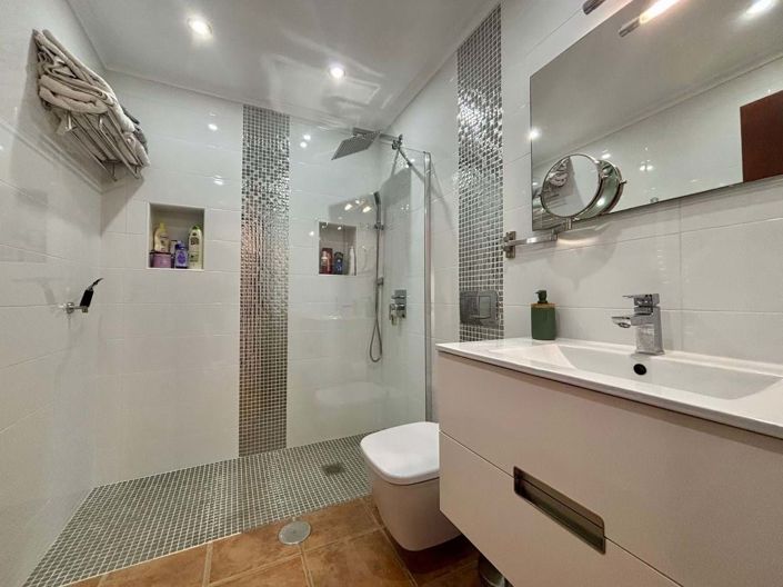 Image No.12-2 Bed Townhouse for sale