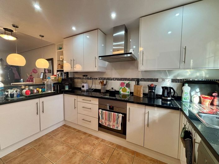 Image No.6-2 Bed Townhouse for sale