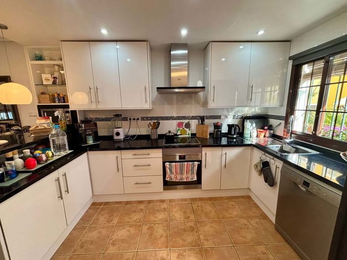 Image No.7-2 Bed Townhouse for sale