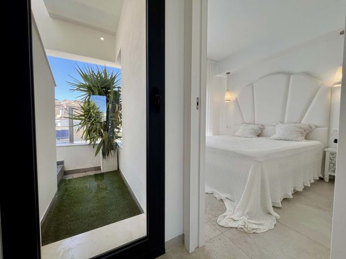 Image No.20-3 Bed Townhouse for sale