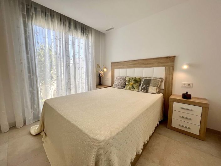 Image No.21-3 Bed Townhouse for sale