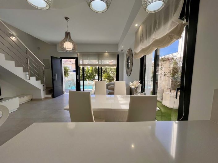 Image No.26-3 Bed Townhouse for sale