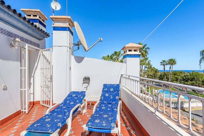 Image No.20-2 Bed Townhouse for sale