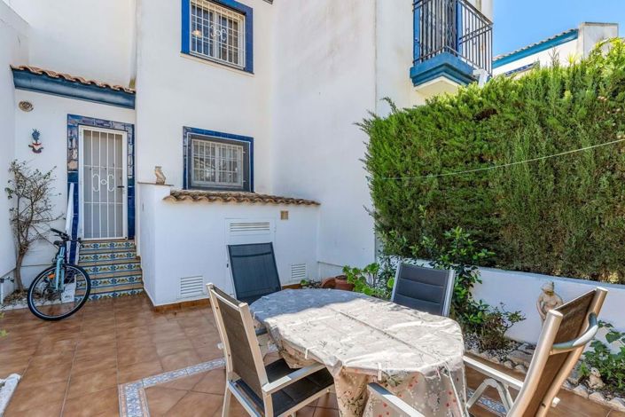 Image No.25-2 Bed Townhouse for sale