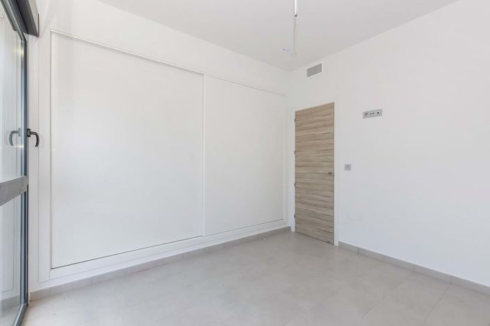 Image No.15-3 Bed Villa for sale