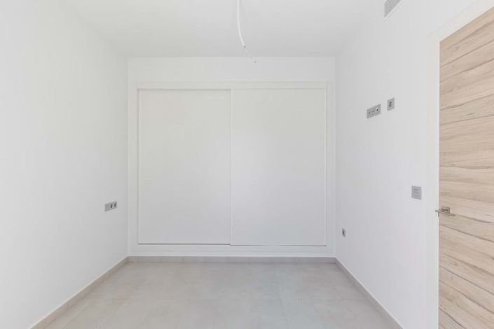 Image No.19-3 Bed Villa for sale