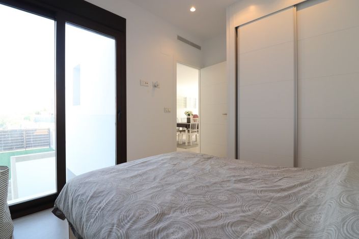 Image No.12-3 Bed Townhouse for sale