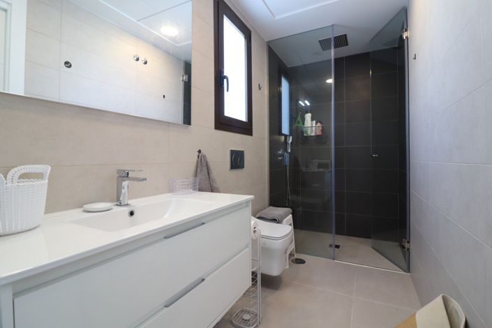 Image No.17-3 Bed Townhouse for sale