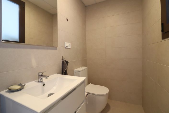 Image No.21-3 Bed Townhouse for sale