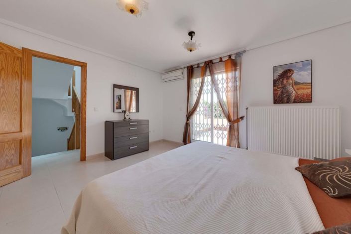 Image No.17-3 Bed Townhouse for sale