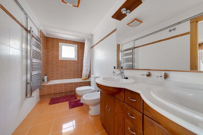 Image No.23-3 Bed Townhouse for sale