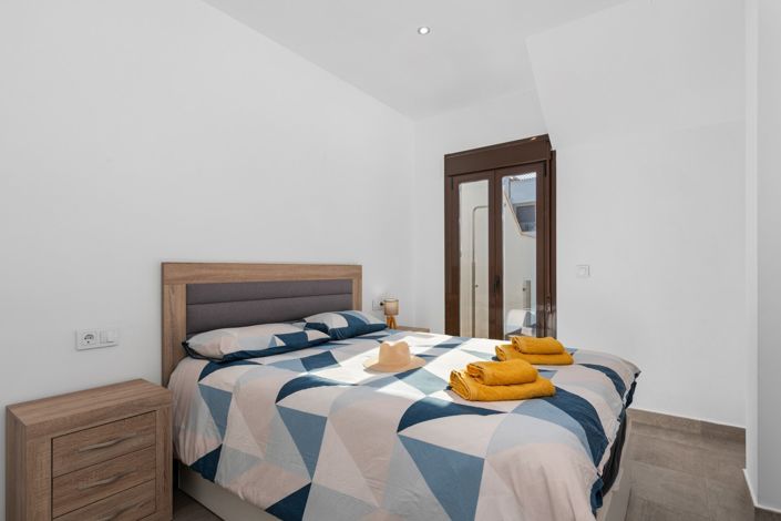 Image No.12-3 Bed Townhouse for sale