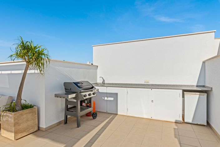 Image No.17-3 Bed Townhouse for sale