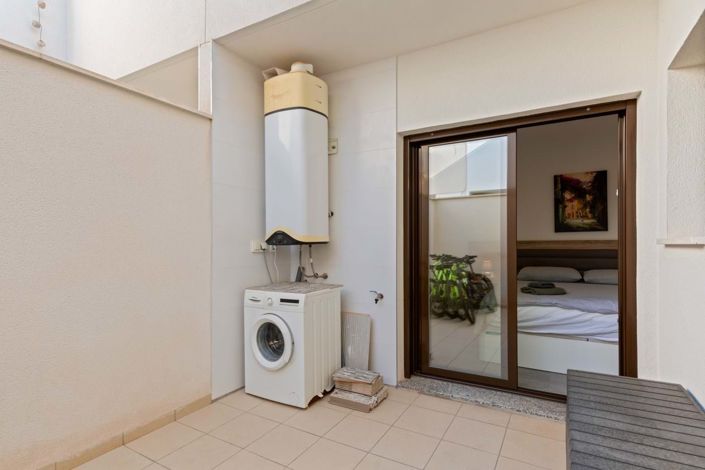 Image No.19-3 Bed Townhouse for sale