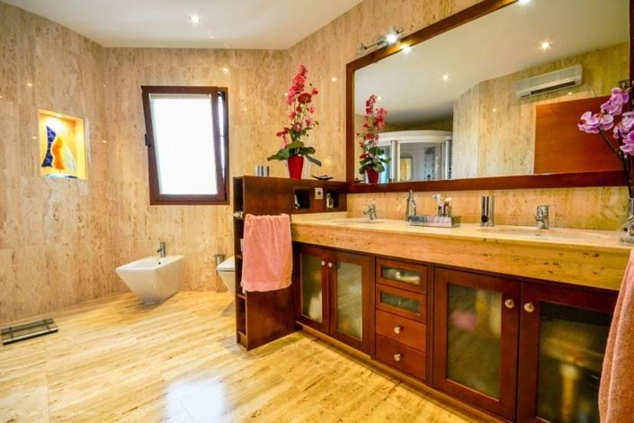 Image No.15-5 Bed Villa for sale