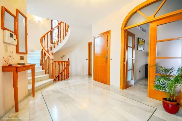 Image No.5-5 Bed Villa for sale