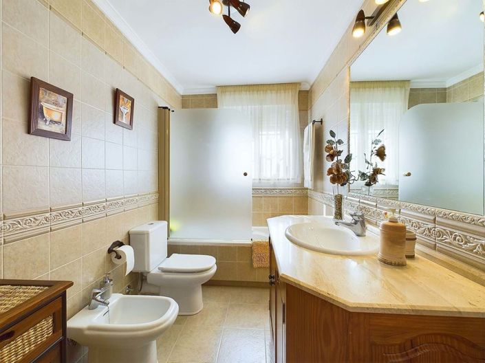 Image No.12-2 Bed Townhouse for sale