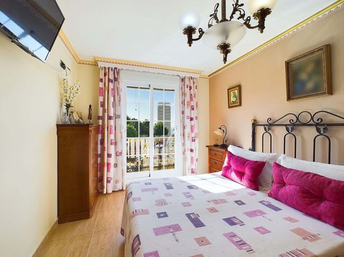 Image No.14-2 Bed Townhouse for sale