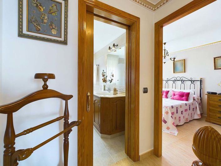 Image No.18-2 Bed Townhouse for sale