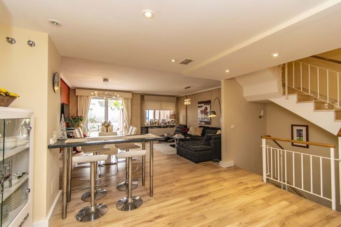 Image No.21-5 Bed Townhouse for sale