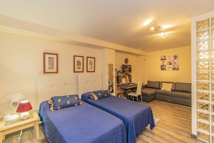 Image No.26-5 Bed Townhouse for sale