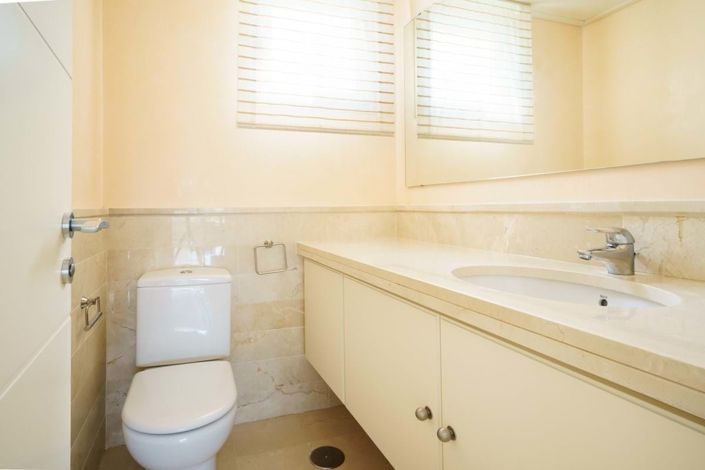 Image No.19-2 Bed Townhouse for sale