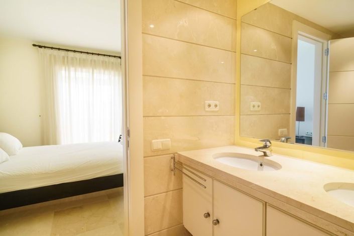 Image No.20-2 Bed Townhouse for sale