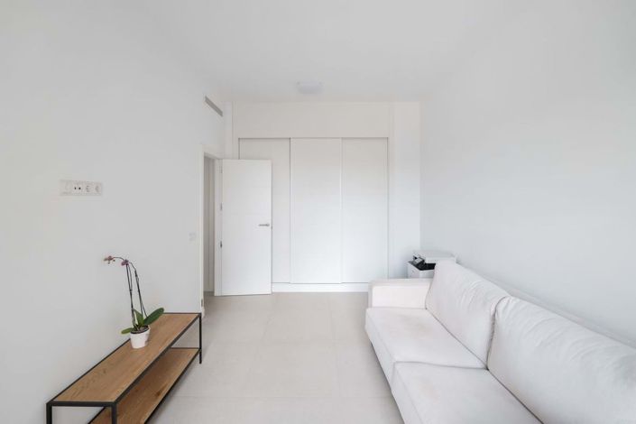 Image No.14-3 Bed Townhouse for sale