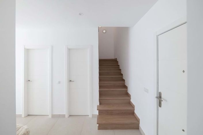 Image No.8-3 Bed Townhouse for sale