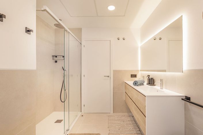 Image No.12-2 Bed Property for sale