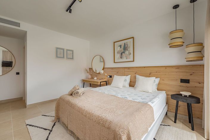 Image No.8-2 Bed Property for sale