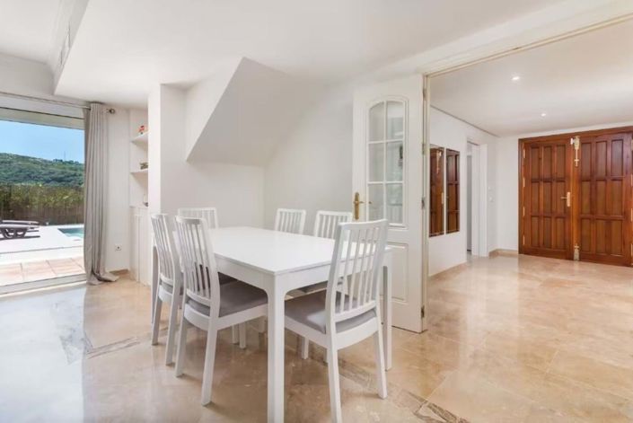 Image No.10-4 Bed Semi-Detached for sale