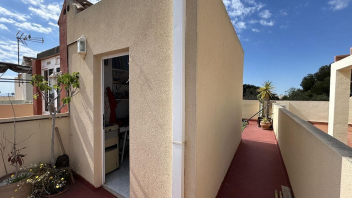 Image No.27-2 Bed Townhouse for sale