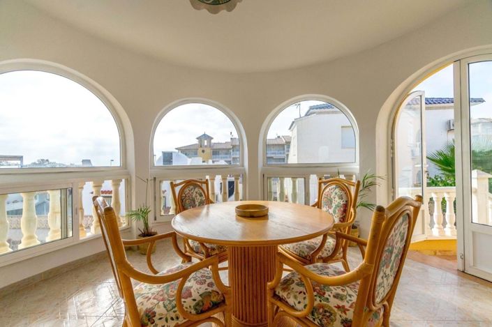 Image No.3-4 Bed Villa for sale