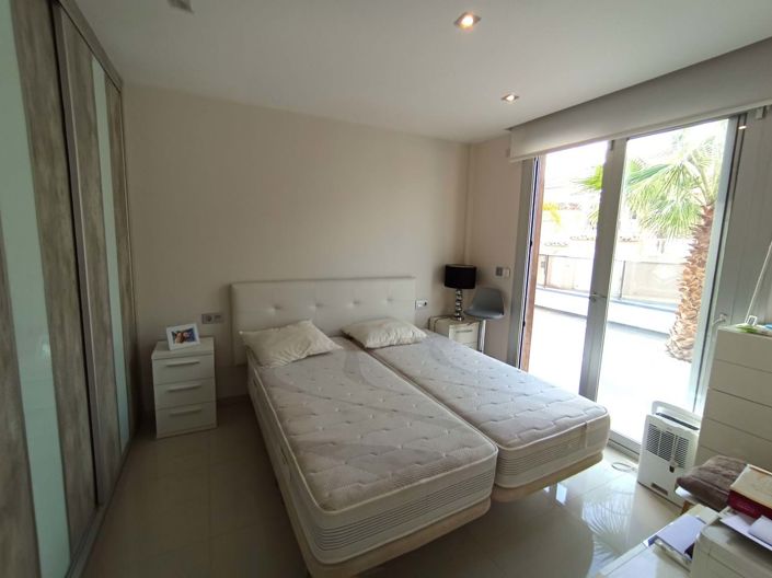 Image No.10-3 Bed Villa for sale