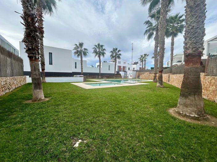 Image No.19-3 Bed Villa for sale