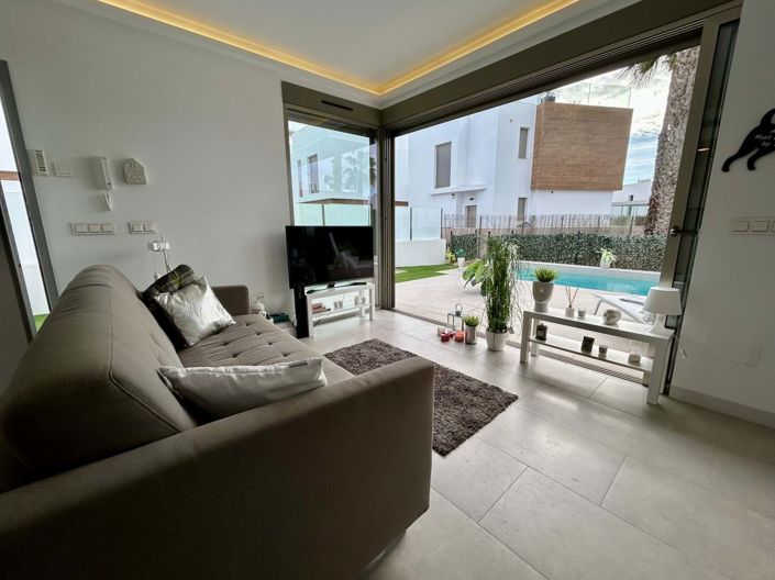 Image No.5-3 Bed Villa for sale