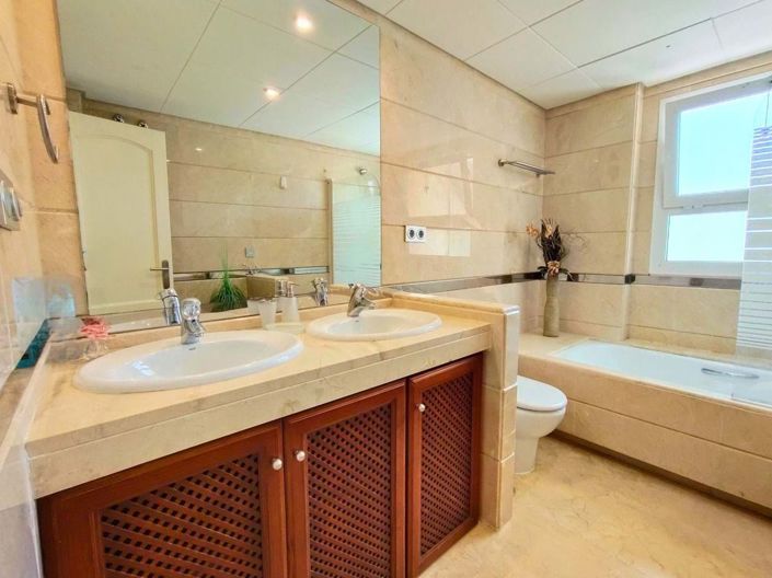 Image No.12-3 Bed Apartment for sale