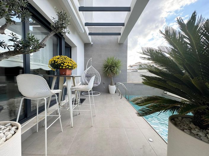 Image No.3-3 Bed Villa for sale